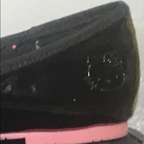 Hello Kitty patent cherry ballet flats with charm. Size 7 - Picture 11 of 13